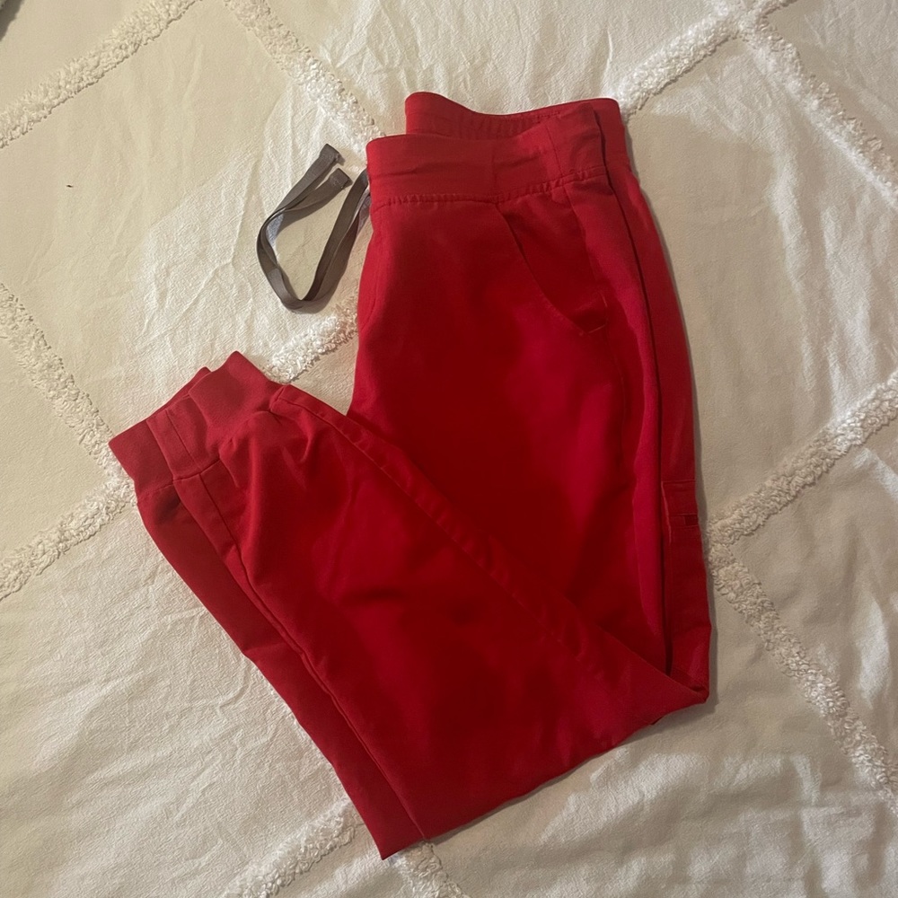 FIGS joggers in red